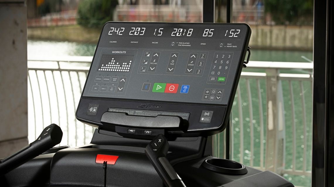 integritytreadmillwithslconsole-1400x1022-copy